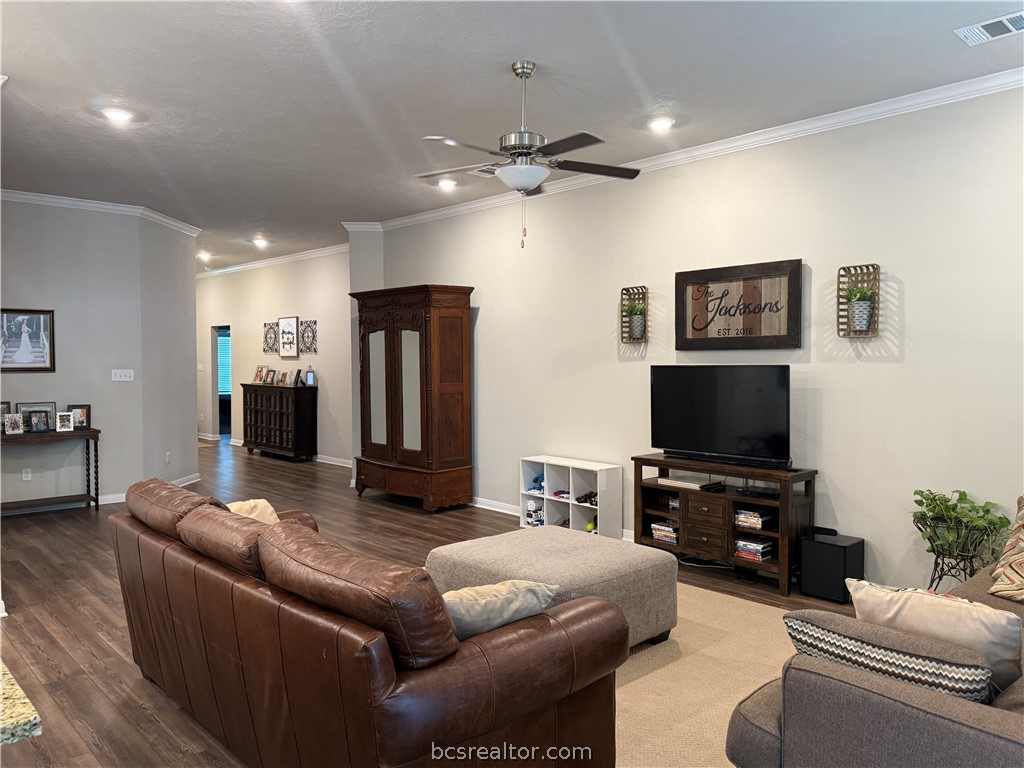 4262 Harding Way Bryan, TX 77802 - Photo 8 of 34