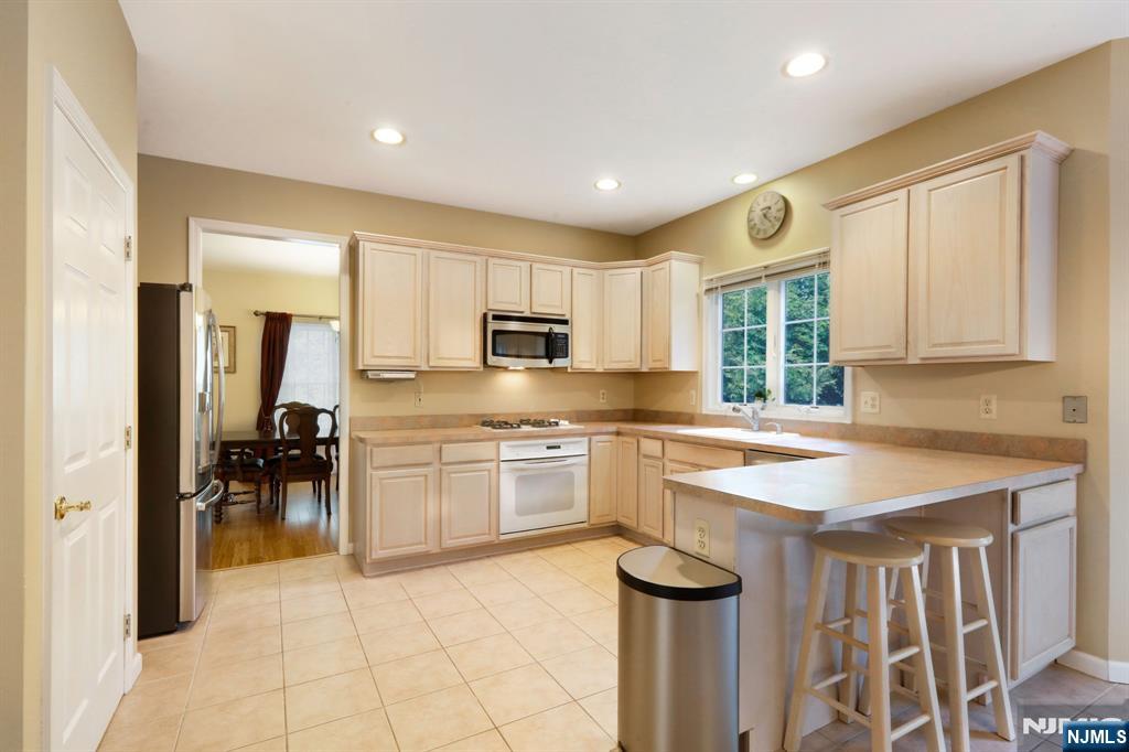 55 Sand Road Fairfield, NJ 07004 - Photo 7 of 30