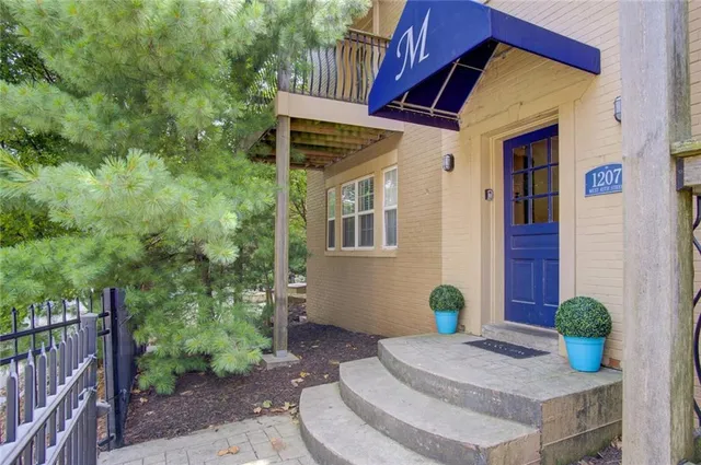 $142,900 | 1207 West 45th Street, Unit 2W, Kansas City, MO 64111