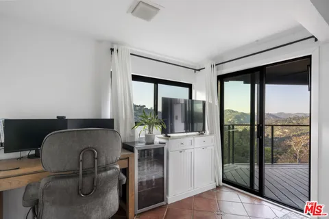 $1,595,000 | 19901 Grand View Drive, Topanga, CA 90290