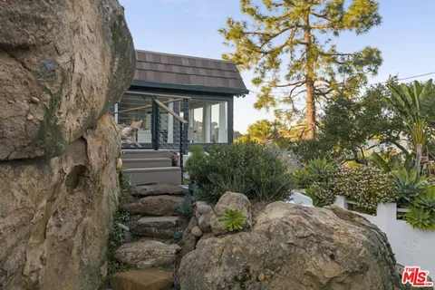 $1,595,000 | 19901 Grand View Drive, Topanga, CA 90290