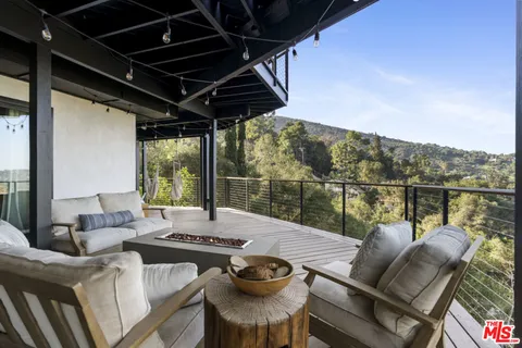 $1,595,000 | 19901 Grand View Drive, Topanga, CA 90290