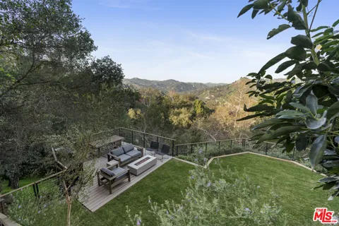 $1,595,000 | 19901 Grand View Drive, Topanga, CA 90290