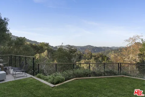 $1,595,000 | 19901 Grand View Drive, Topanga, CA 90290
