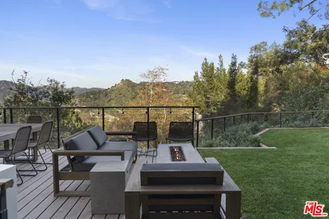 $1,595,000 | 19901 Grand View Drive, Topanga, CA 90290