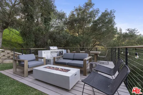 $1,595,000 | 19901 Grand View Drive, Topanga, CA 90290