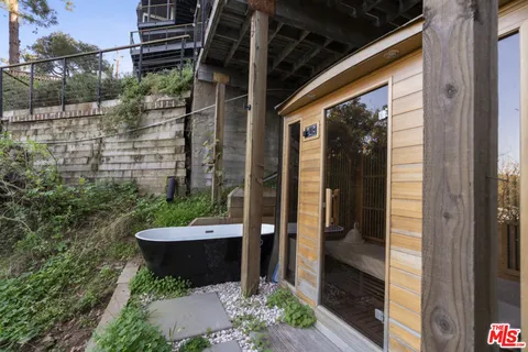 $1,595,000 | 19901 Grand View Drive, Topanga, CA 90290