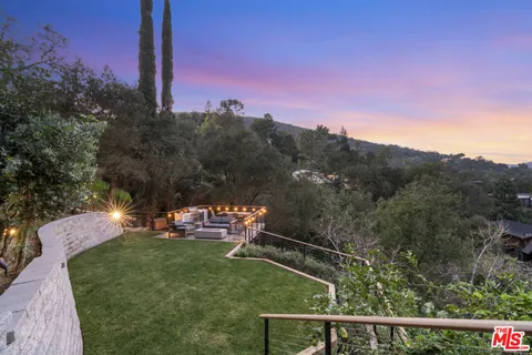 $1,595,000 | 19901 Grand View Drive, Topanga, CA 90290