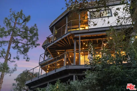 $1,595,000 | 19901 Grand View Drive, Topanga, CA 90290