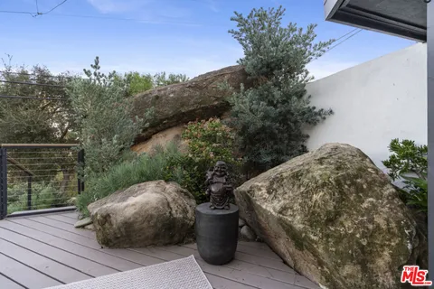 $1,595,000 | 19901 Grand View Drive, Topanga, CA 90290