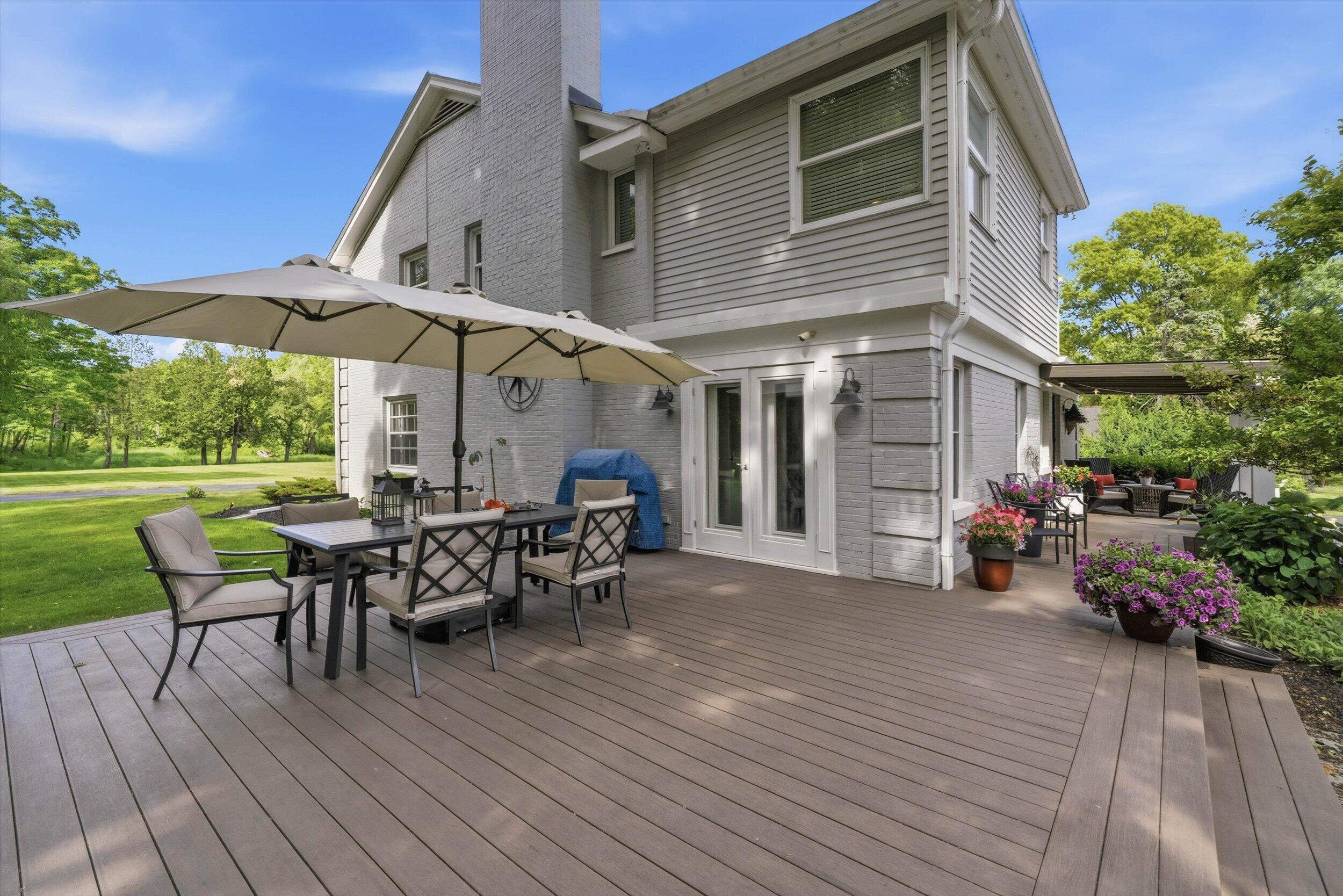 9431 Hawthorne Road Mequon, WI 53097 - Photo 41 of 67 Wraparound composite deck