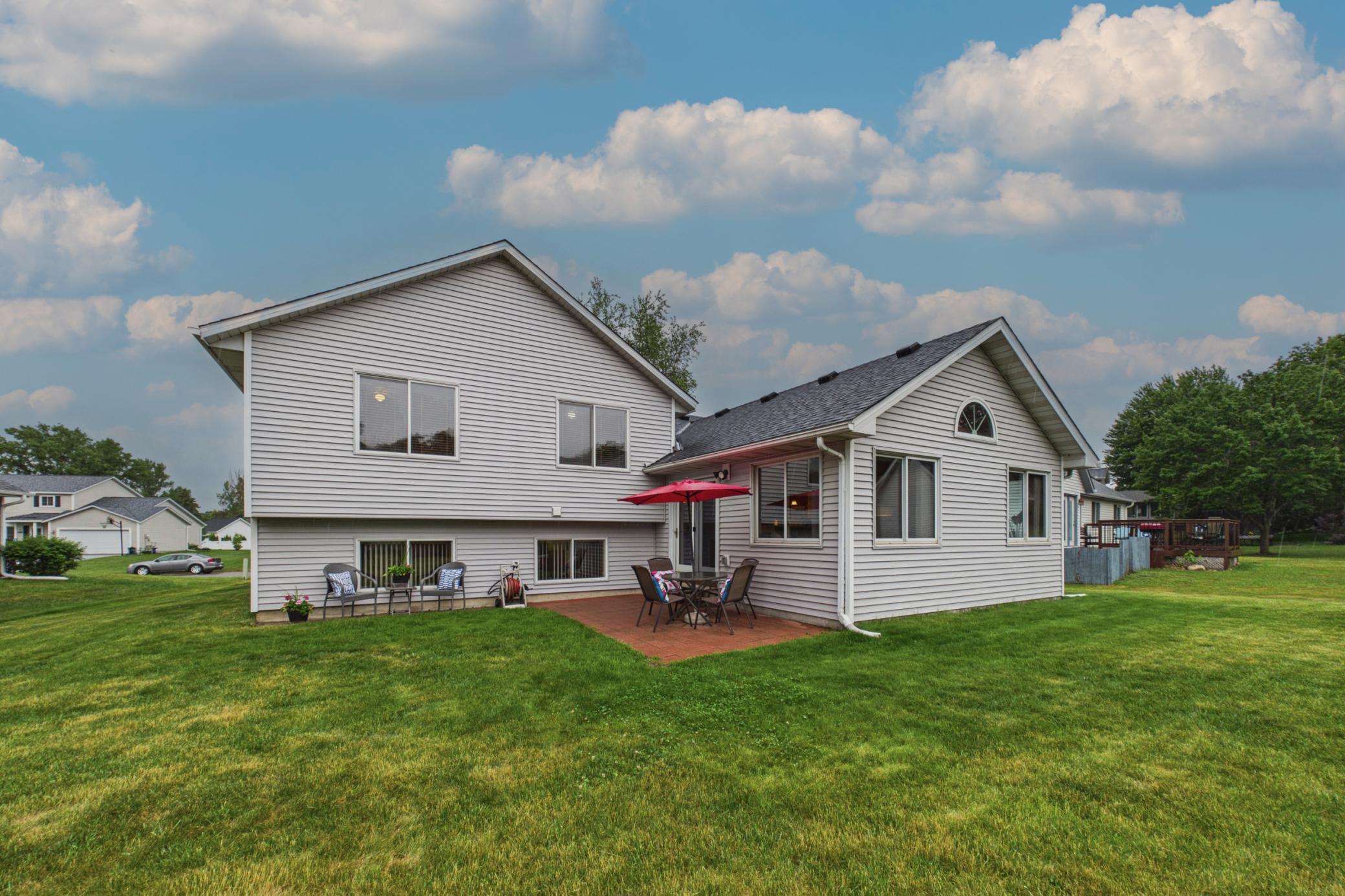 9176 Sierra Road Woodbury, MN 55125 - Photo 23 of 36