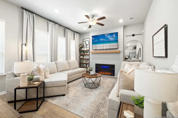 $1,950 | 1020 Vista View Drive, Unit 2301, Georgetown, TX 78626