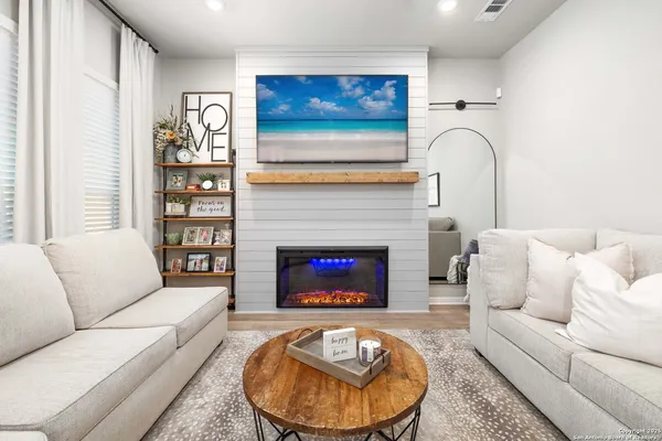 $1,950 | 1020 Vista View Drive, Unit 2301, Georgetown, TX 78626