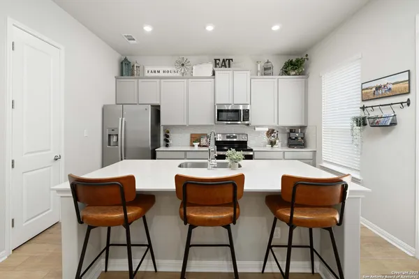 $1,950 | 1020 Vista View Drive, Unit 2301, Georgetown, TX 78626