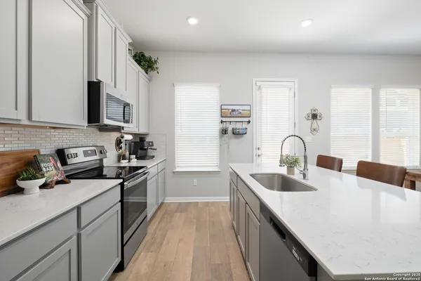 $1,950 | 1020 Vista View Drive, Unit 2301, Georgetown, TX 78626