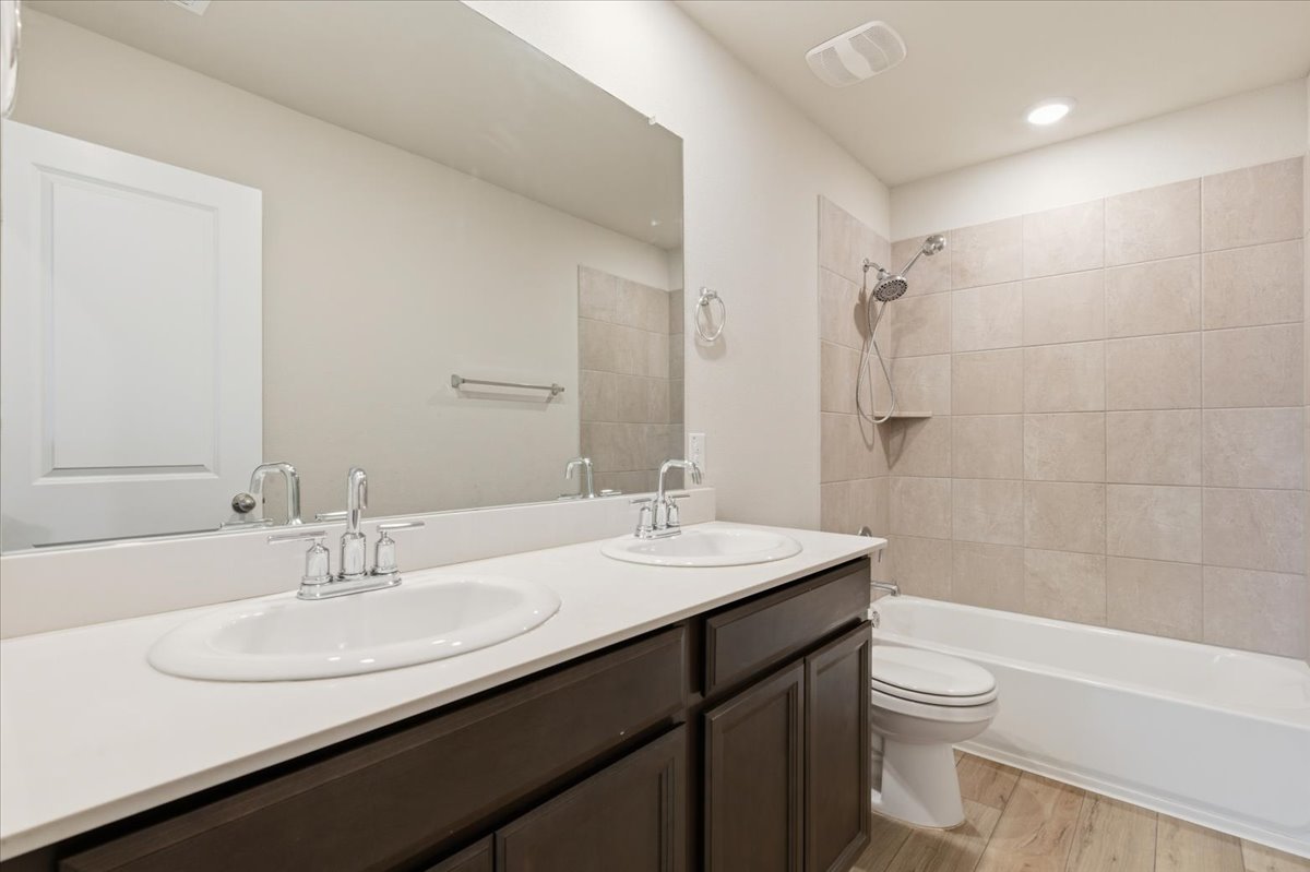 17705 Prairie Land Way Manor, TX 78653 - Photo 19 of 29 Full bath with double vanity