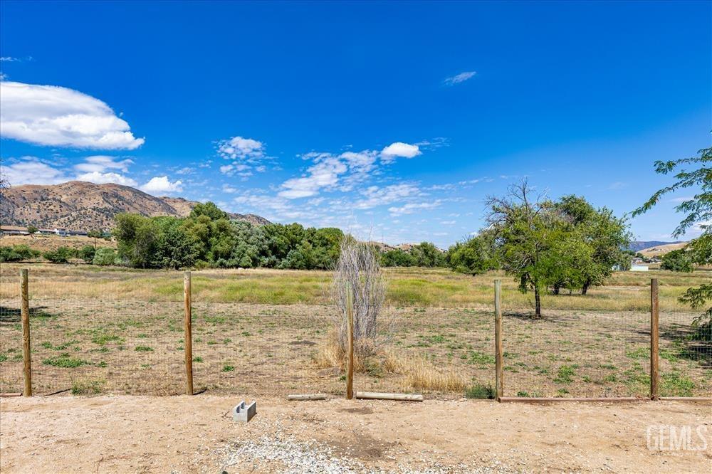 Undisclosed Address Tehachapi, CA 93561 - Photo 22 of 29 a view of a yard