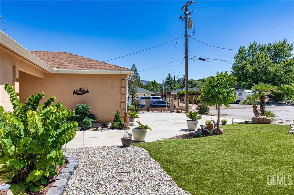 Undisclosed Address Tehachapi, CA 93561 - Photo 29 of 29 a view of a backyard with sitting area