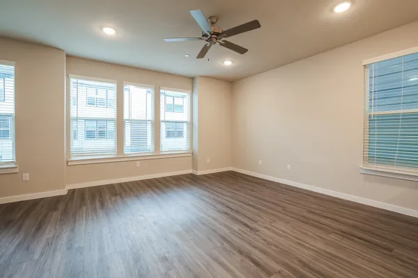 $1,985 | 18519 Centro Row, Conroe, TX 77385