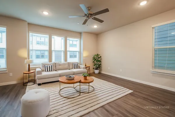 $1,985 | 18519 Centro Row, Conroe, TX 77385