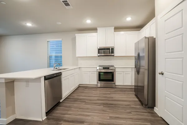 $1,985 | 18519 Centro Row, Conroe, TX 77385