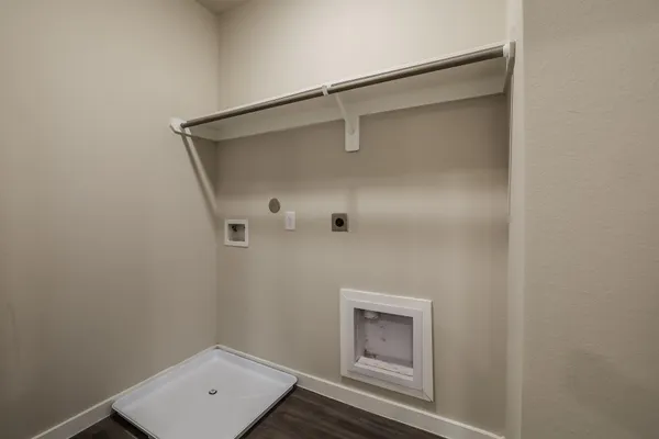 $1,985 | 18519 Centro Row, Conroe, TX 77385