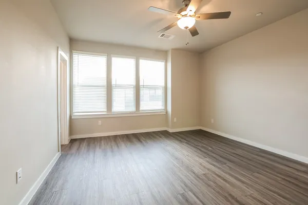 $1,985 | 18519 Centro Row, Conroe, TX 77385