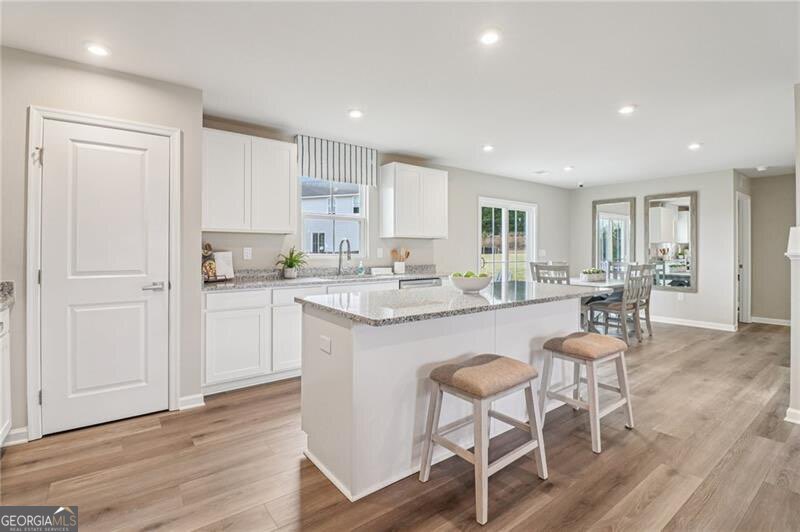 6643 Red Oak Way Stone Mountain, GA 30087 - Photo 4 of 31