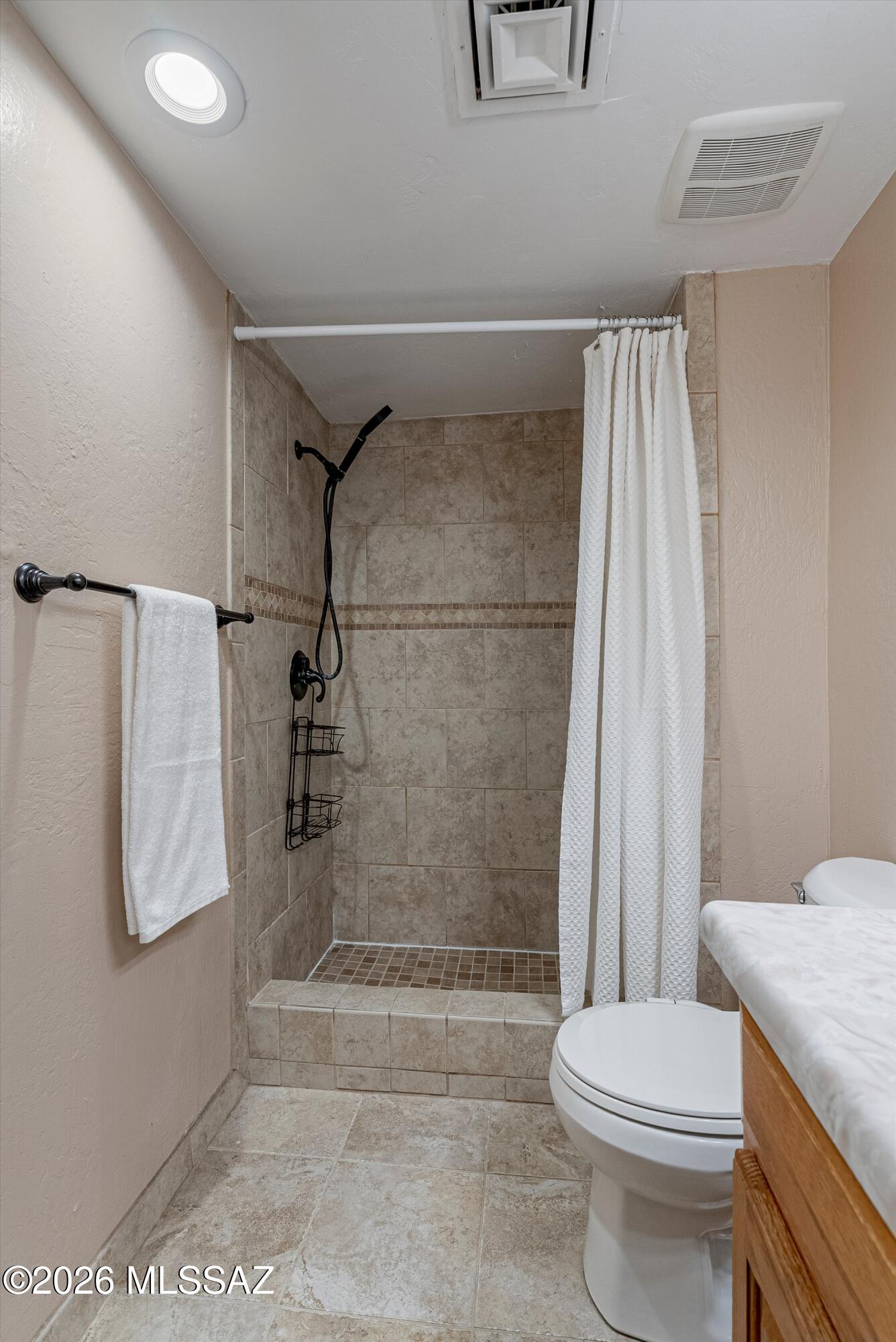 3750 North Country Club Road, Unit 5 Tucson, AZ 85716 - Photo 26 of 38 Hall Bathroom