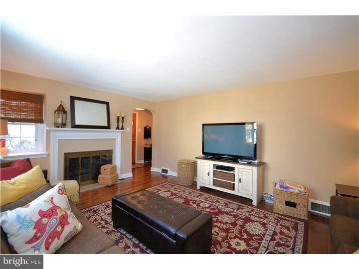 1302 Church Road Oreland, PA 19075 - Photo 5 of 25 Living Room
