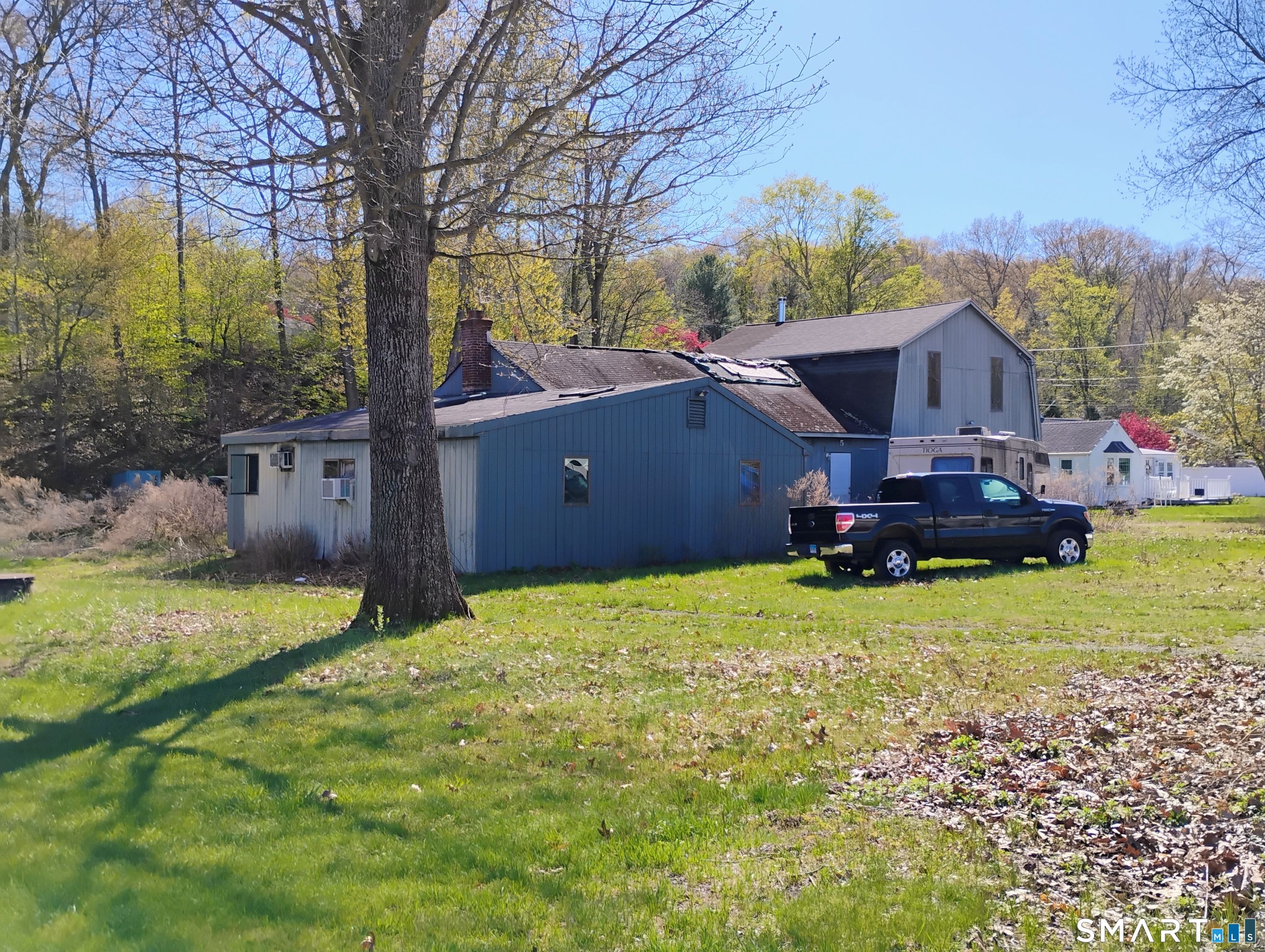 5 Todds Road Newtown, CT 06482 - Photo 3 of 15