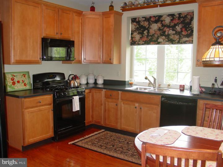 99 Shipps Way Delanco, NJ 08075 - Photo 2 of 18 Kitchen