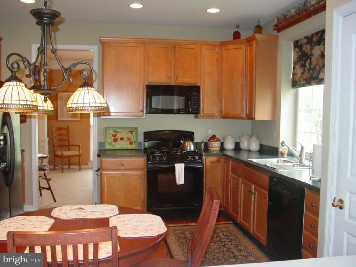 99 Shipps Way Delanco, NJ 08075 - Photo 3 of 18 Kitchen