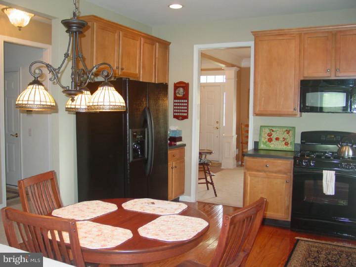99 Shipps Way Delanco, NJ 08075 - Photo 4 of 18 Kitchen