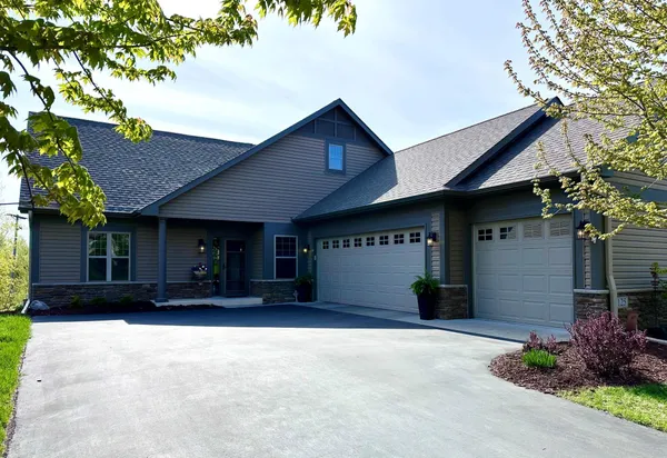 $699,000 | 125 Highland Drive, Carver, MN 55315