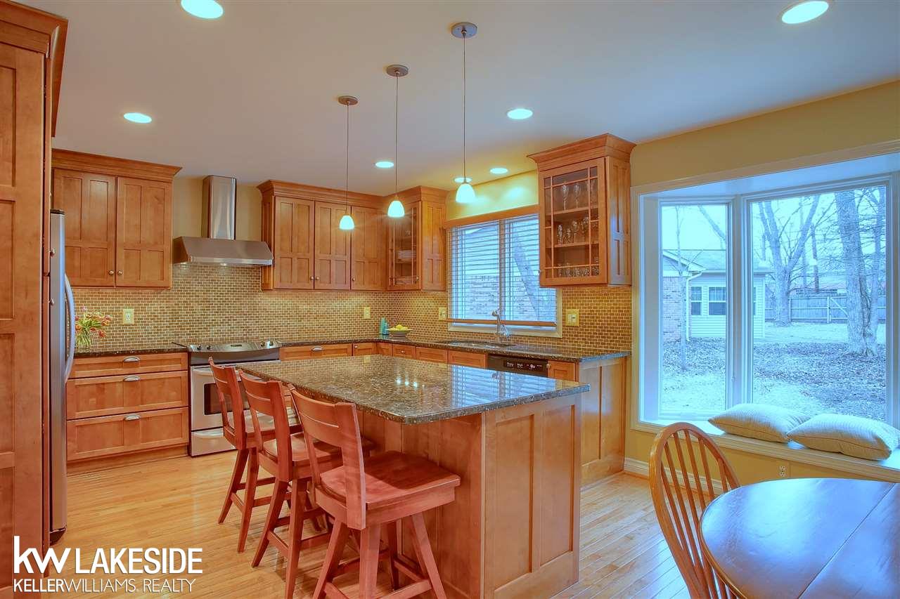 1352 Greenleaf Drive Rochester, MI 48309 - Photo 9 of 31 31338956-8.JPG