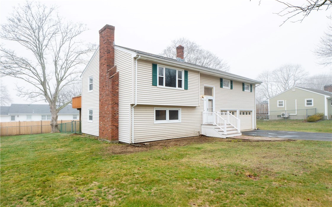181 Valley Road Middletown, RI 02842 - Photo 3 of 43