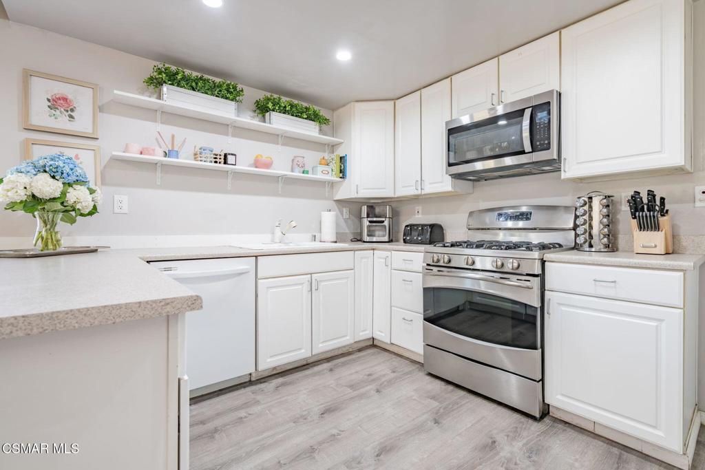 2145 Cochran Street Simi Valley, CA 93065 - Photo 8 of 38
