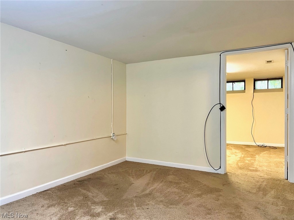 4041 Suffolk Road Cleveland, OH 44121 - Photo 12 of 15
