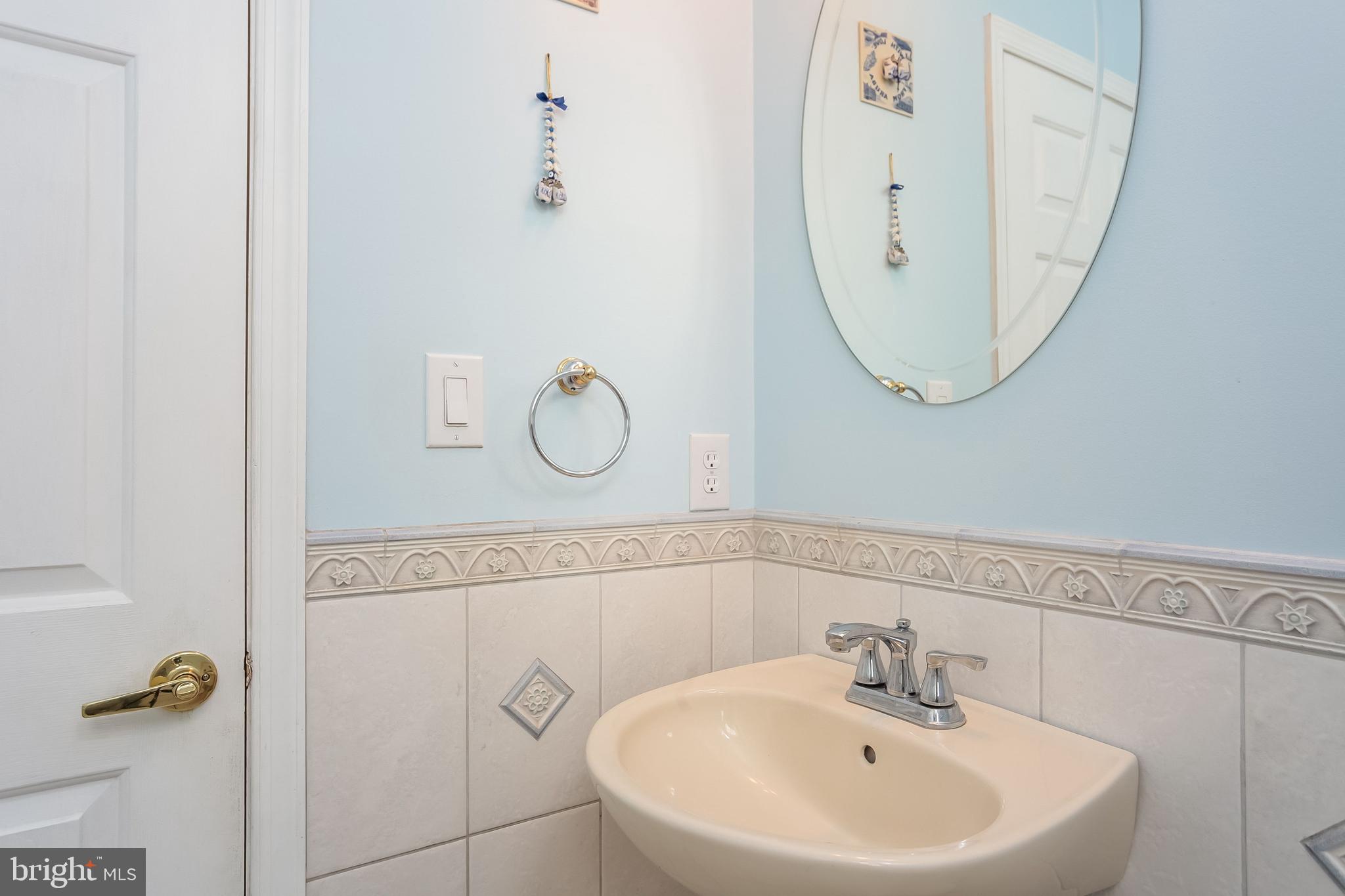 28 Normandy Road Marlton, NJ 08053 - Photo 12 of 35 First floor powder room