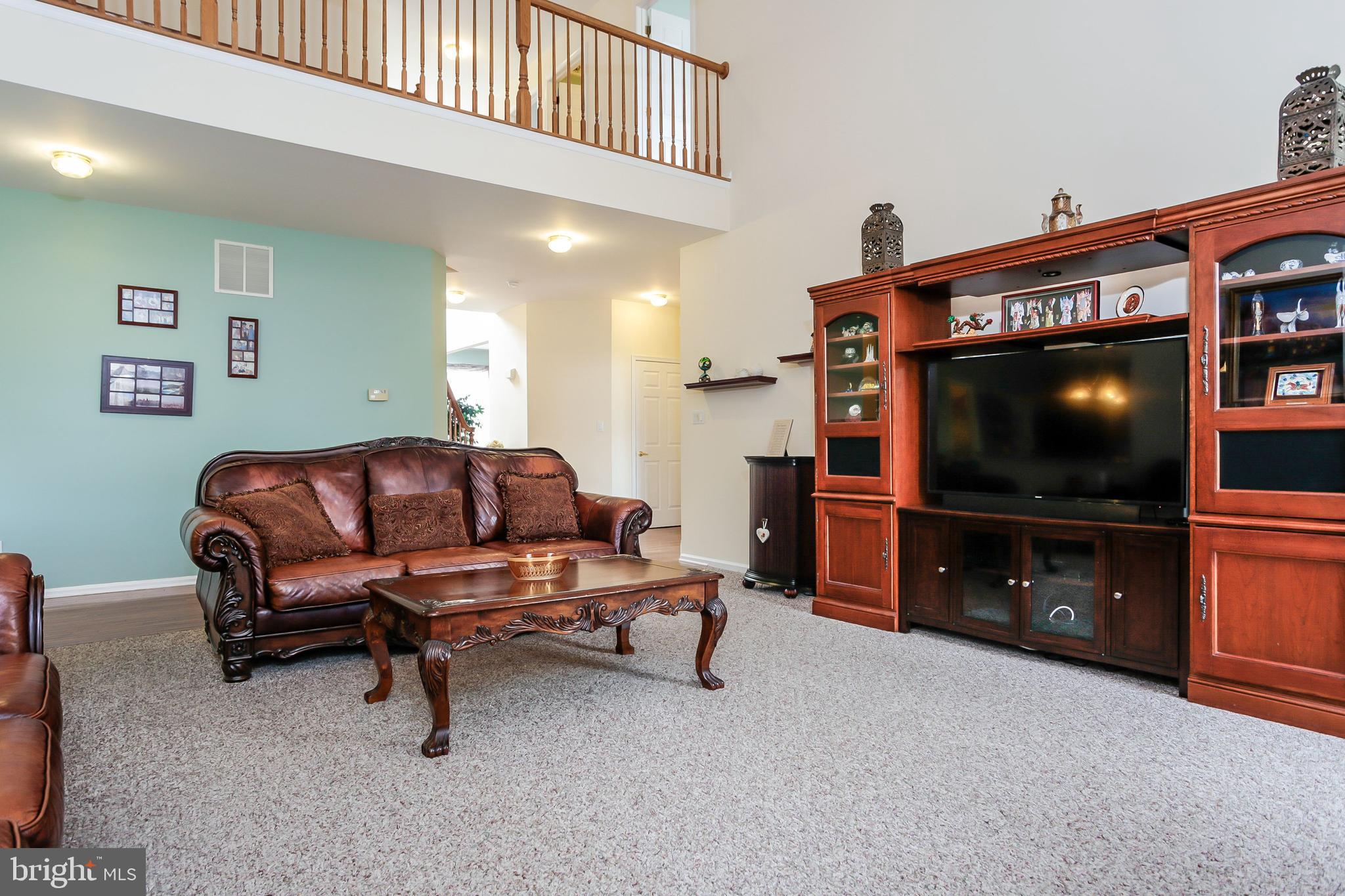 28 Normandy Road Marlton, NJ 08053 - Photo 13 of 35 Family room with vaulted ceiling