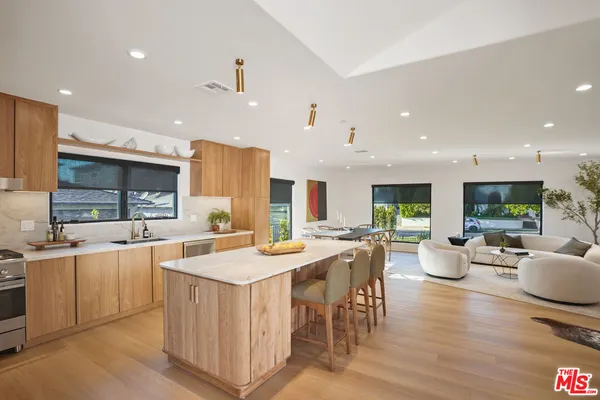 $1,795,000 | 11642 Hartsook Street, Valley Village, CA 91601