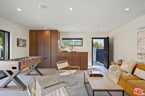 $1,795,000 | 11642 Hartsook Street, Valley Village, CA 91601
