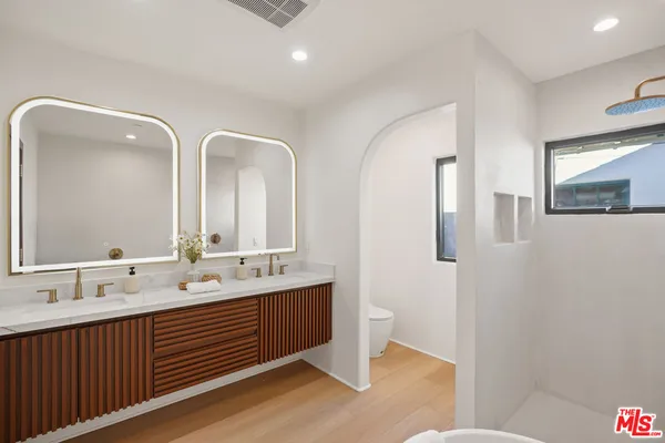 $1,795,000 | 11642 Hartsook Street, Valley Village, CA 91601