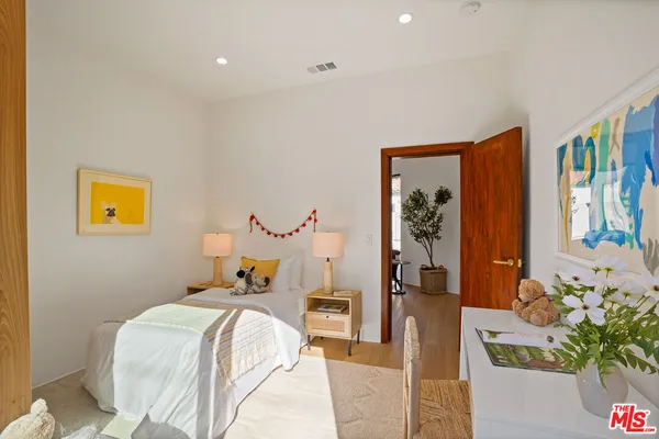$1,795,000 | 11642 Hartsook Street, Valley Village, CA 91601