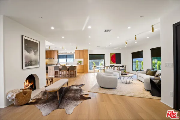 $1,795,000 | 11642 Hartsook Street, Valley Village, CA 91601