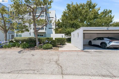 $745,000 | 1075 Shell Boulevard, Unit 11, Foster City, CA 94404