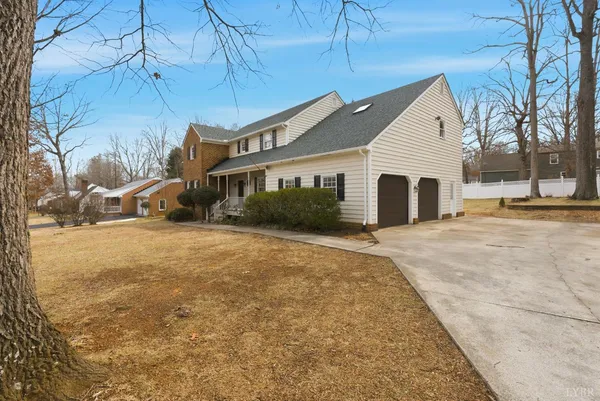 an aerial view of residential house with outdoor space and lake view