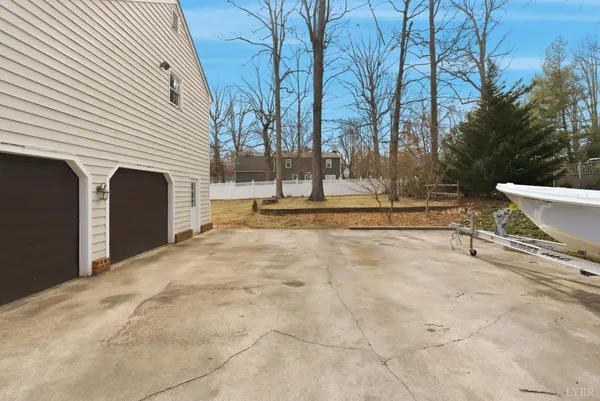 a picture of a room with a white wall
